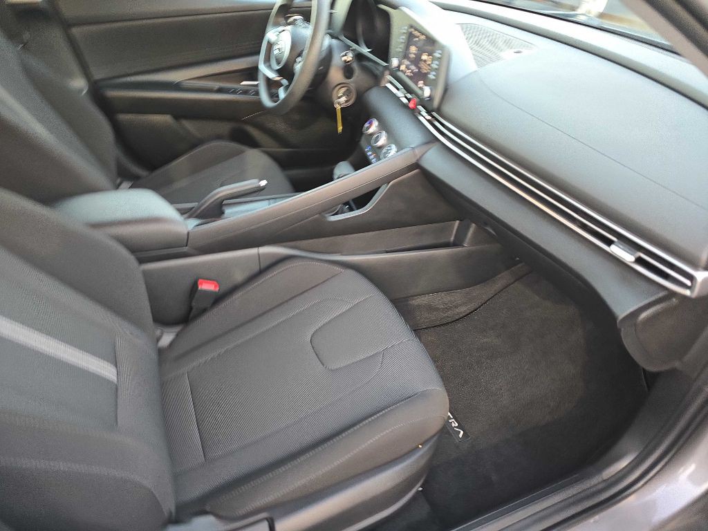 2023 Hyundai Elantra Image 21