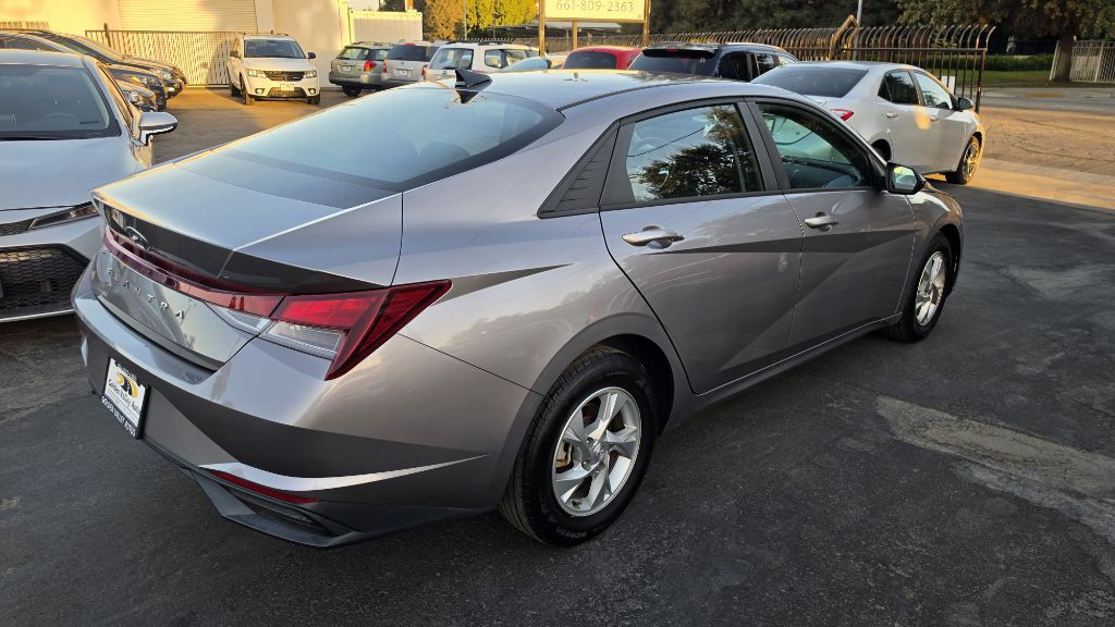 2023 Hyundai Elantra Image 2