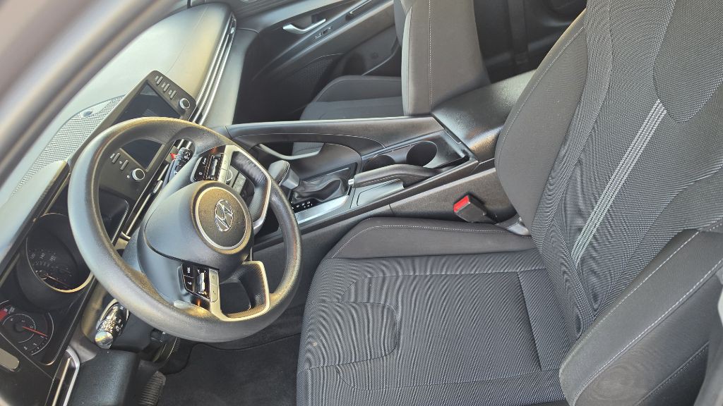 2023 Hyundai Elantra Image 9