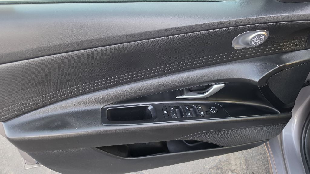 2023 Hyundai Elantra Image 10