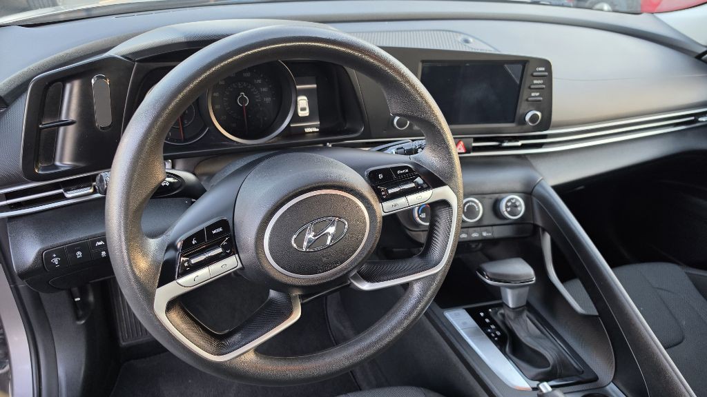 2023 Hyundai Elantra Image 11