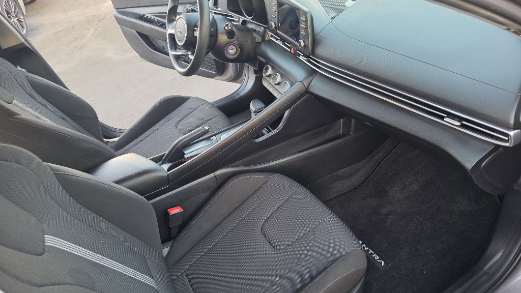 2023 Hyundai Elantra Image 15