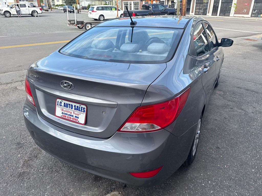 2015 Hyundai Accent Image 4