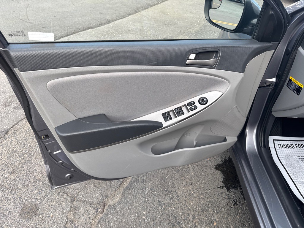 2015 Hyundai Accent Image 14