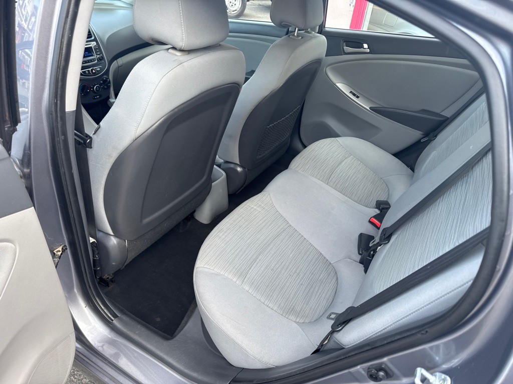 2015 Hyundai Accent Image 15