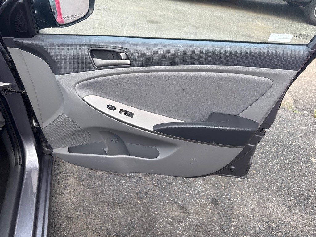 2015 Hyundai Accent Image 18