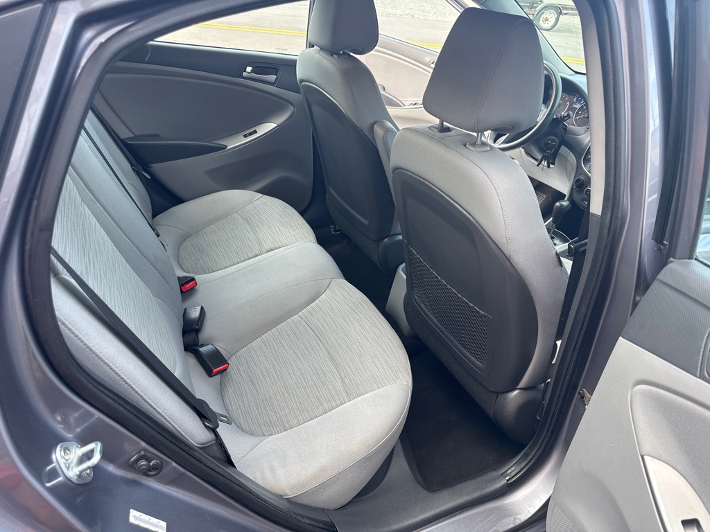 2015 Hyundai Accent Image 19