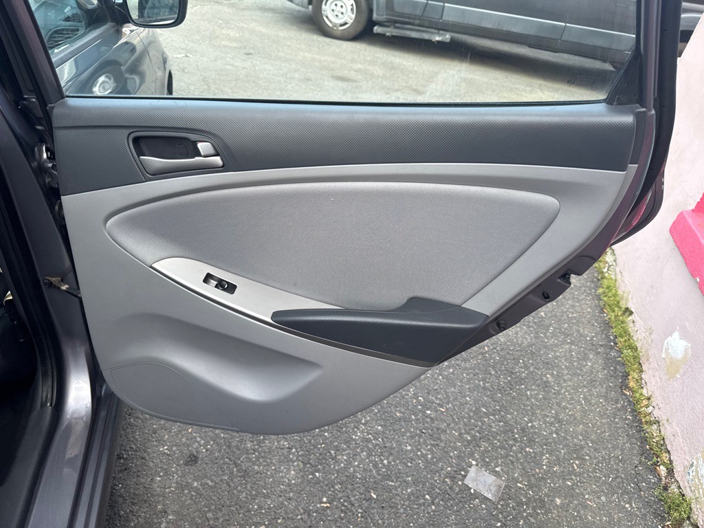2015 Hyundai Accent Image 20