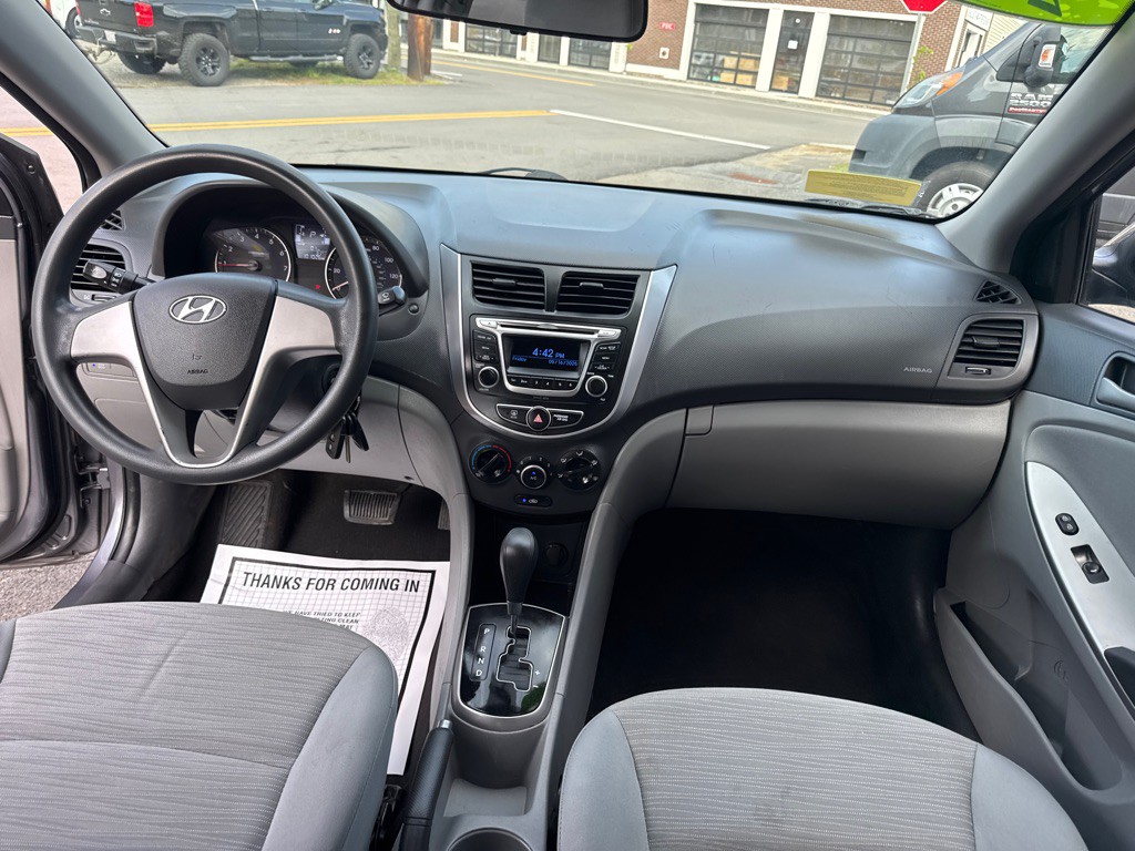 2015 Hyundai Accent Image 21