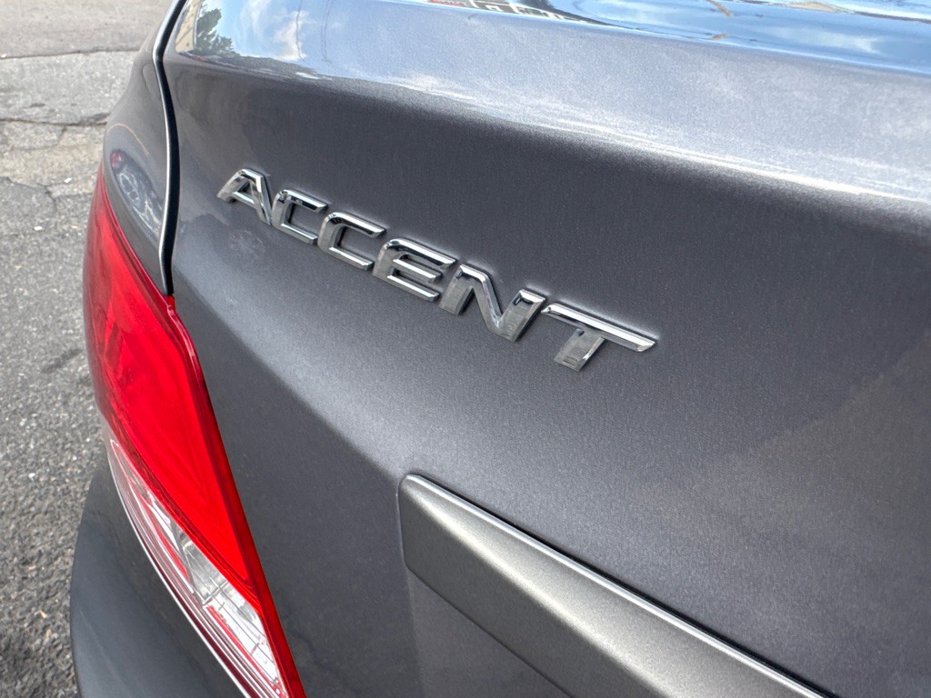 2015 Hyundai Accent Image 22