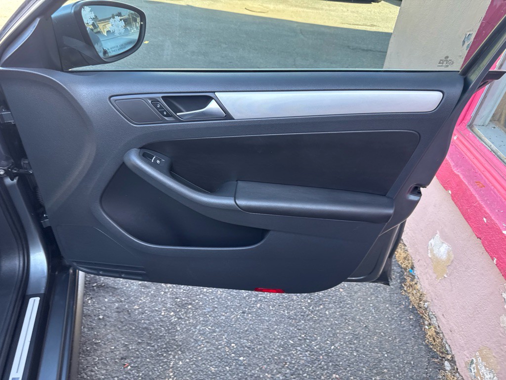 2012 Volkswagen Jetta Image 19