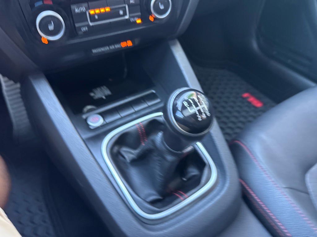 2012 Volkswagen Jetta Image 25