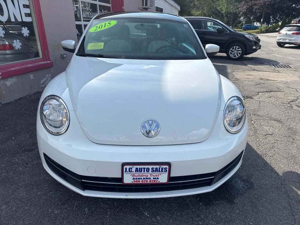 2015 Volkswagen Beetle Image 2