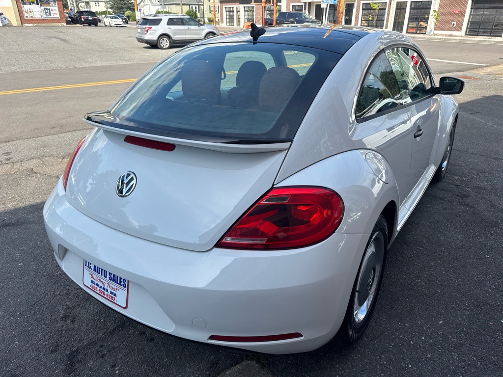 2015 Volkswagen Beetle Image 4