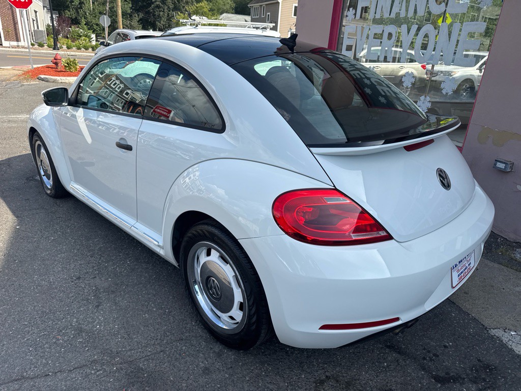 2015 Volkswagen Beetle Image 6