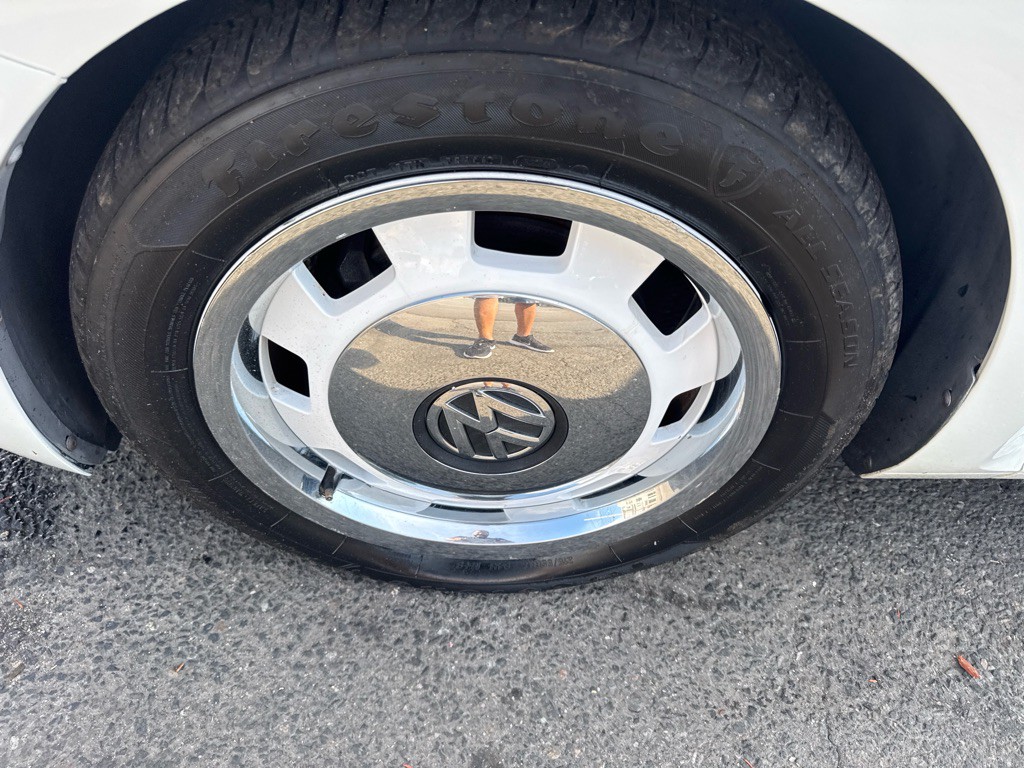 2015 Volkswagen Beetle Image 9