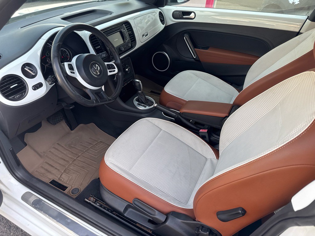 2015 Volkswagen Beetle Image 13