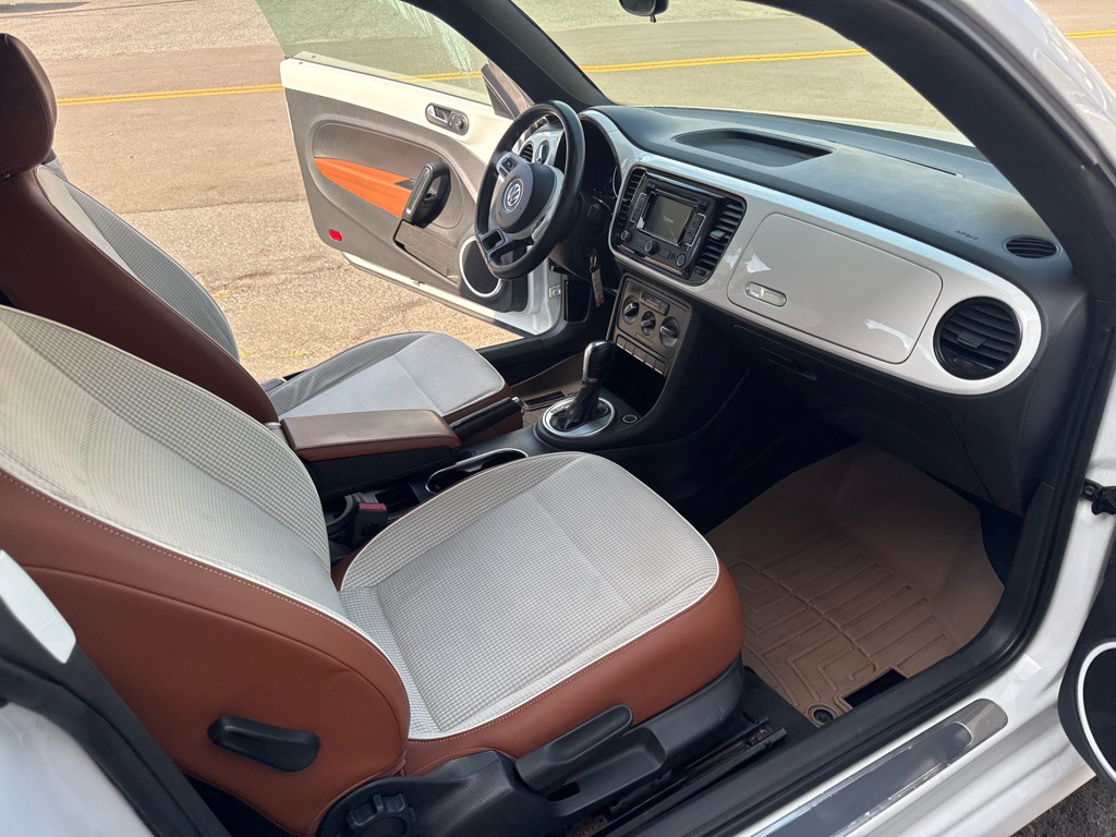 2015 Volkswagen Beetle Image 15