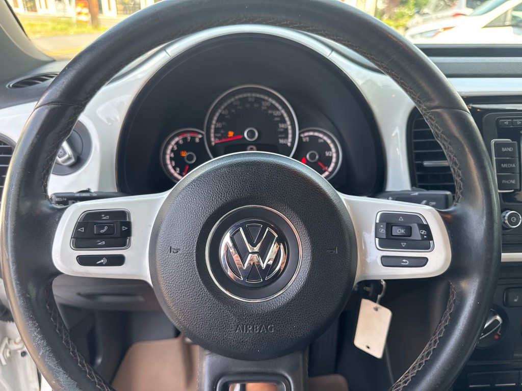 2015 Volkswagen Beetle Image 21