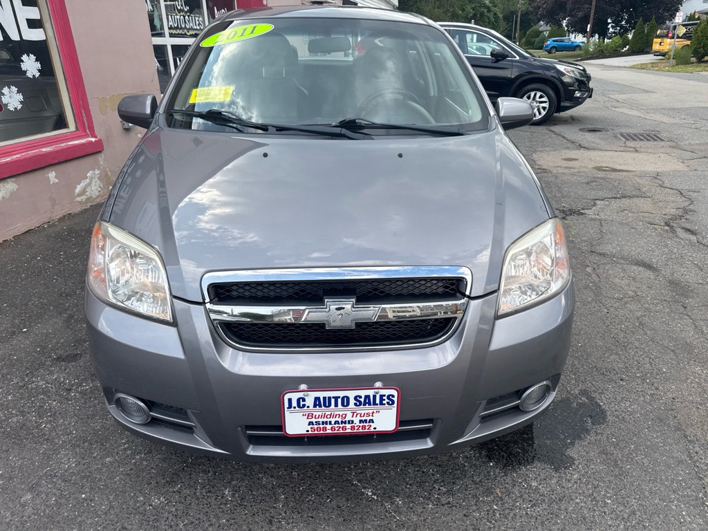 2011 Chevrolet Aveo Image 2