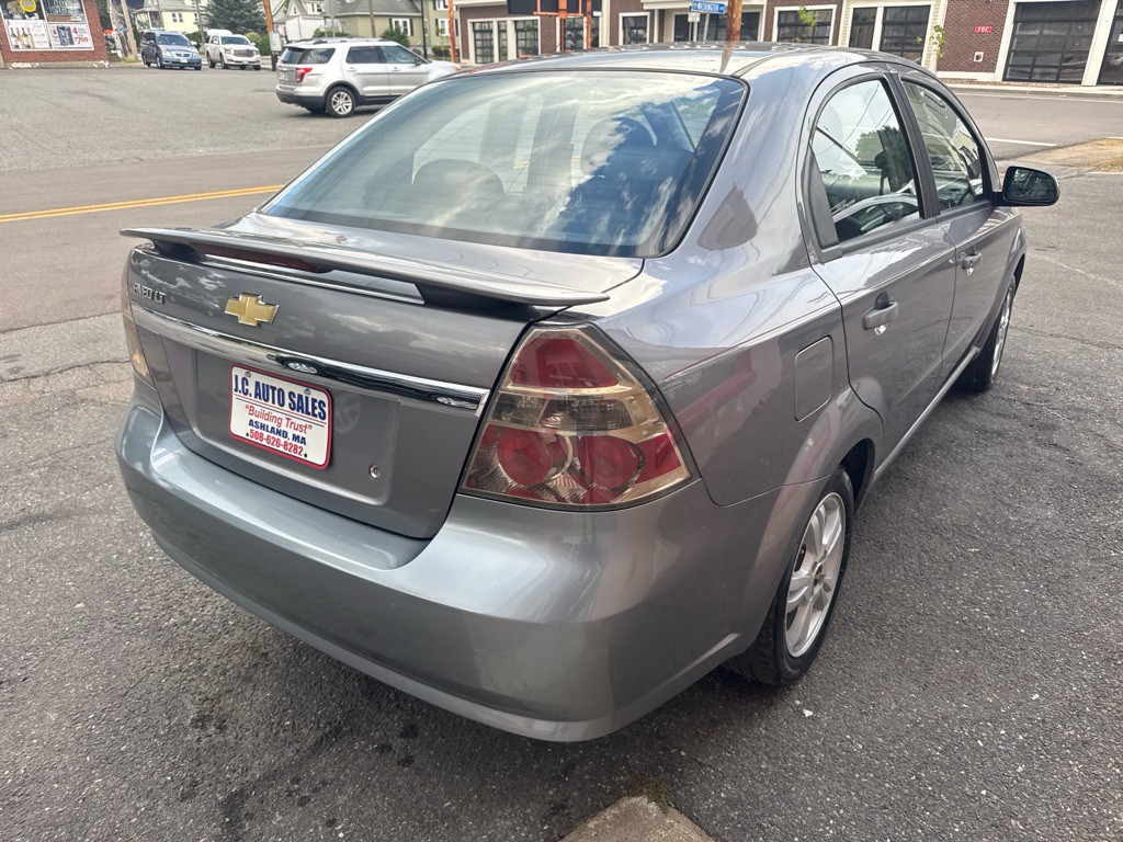 2011 Chevrolet Aveo Image 4