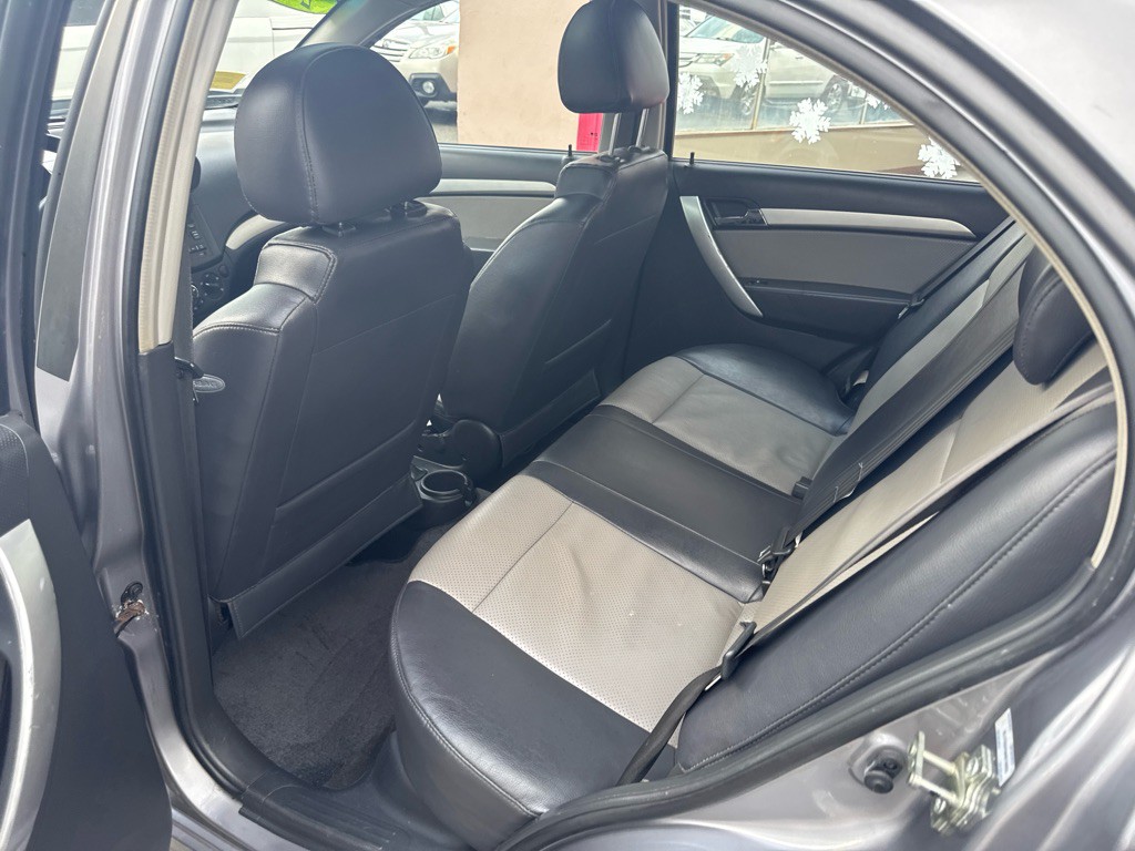 2011 Chevrolet Aveo Image 16