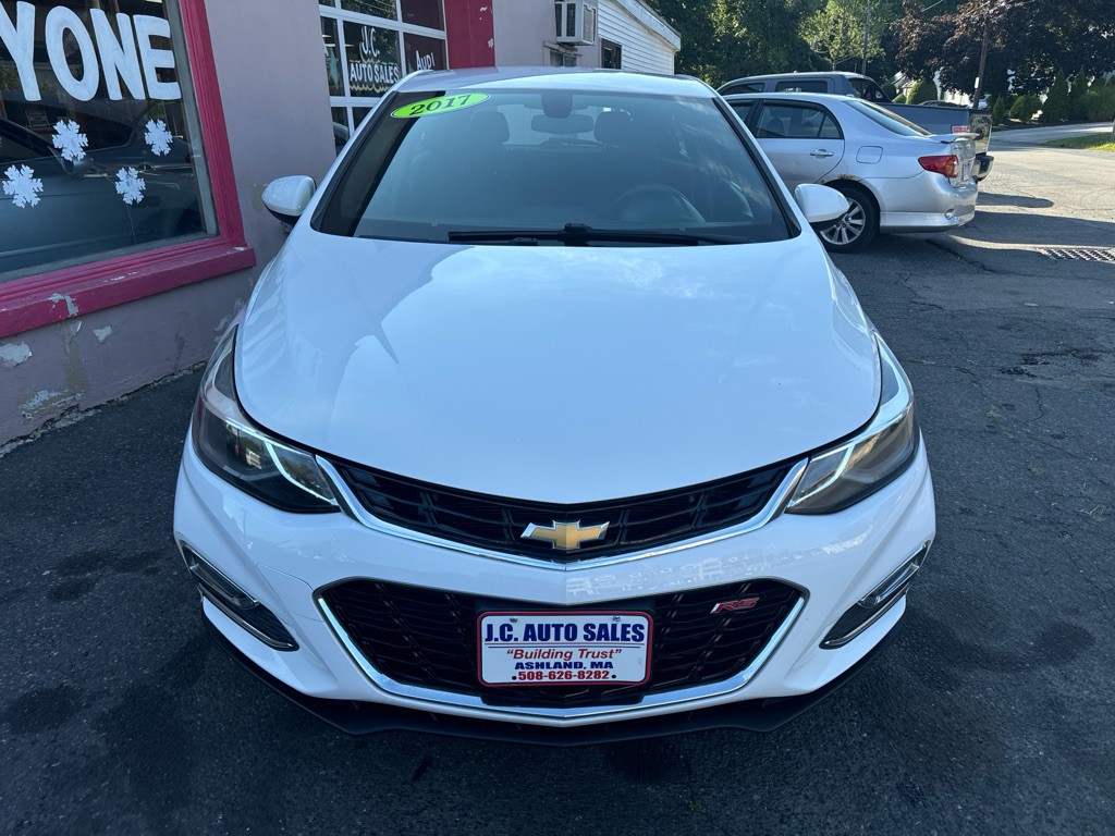 2017 Chevrolet Cruze Image 2