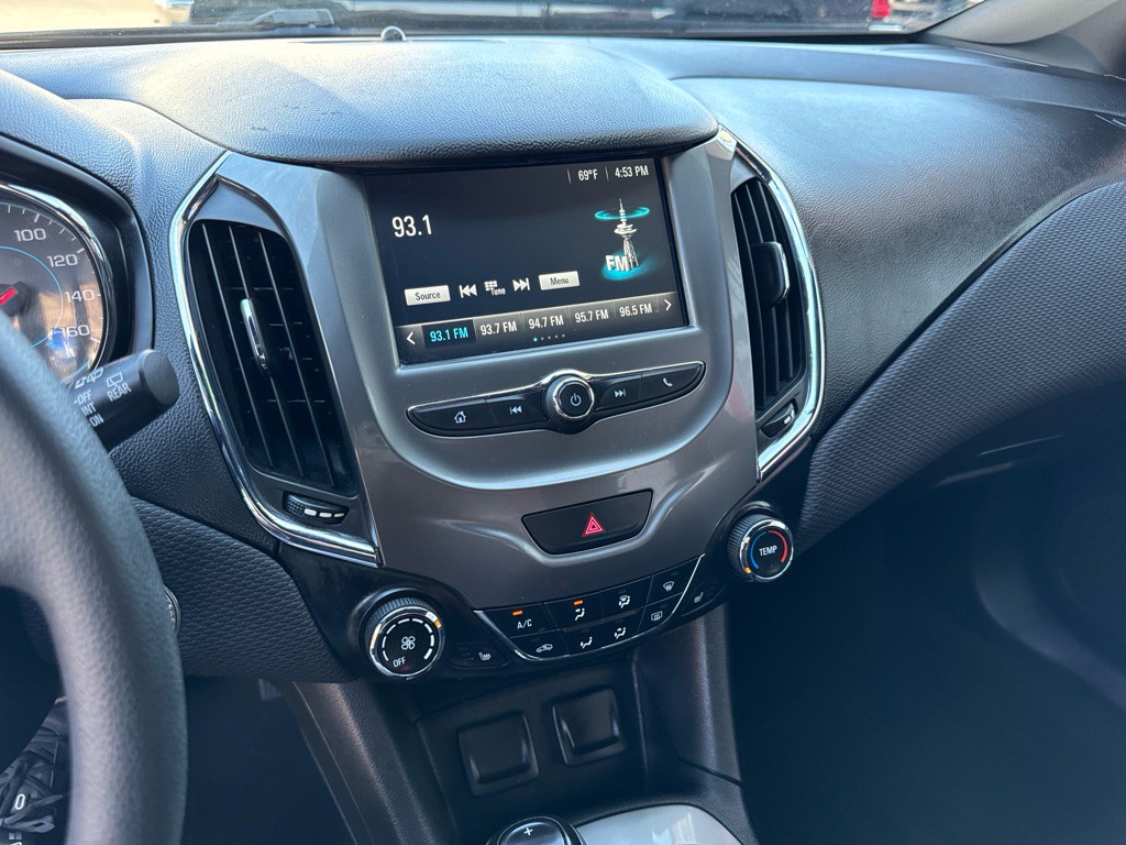 2017 Chevrolet Cruze Image 25