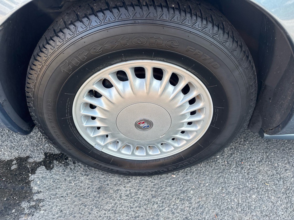 2001 Buick LeSabre Image 9