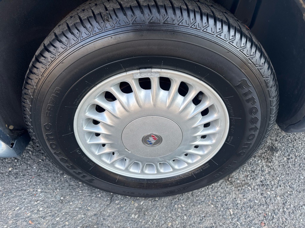 2001 Buick LeSabre Image 10