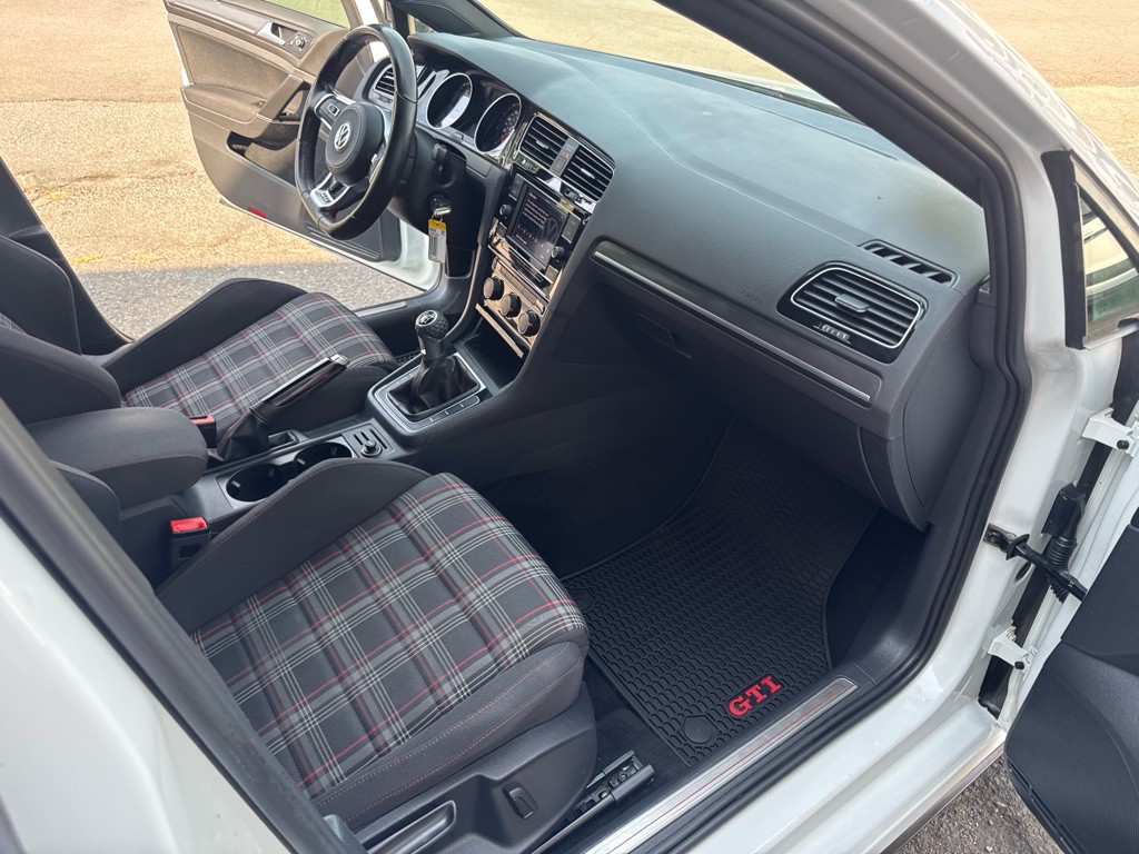 2020 Volkswagen GTI Image 18