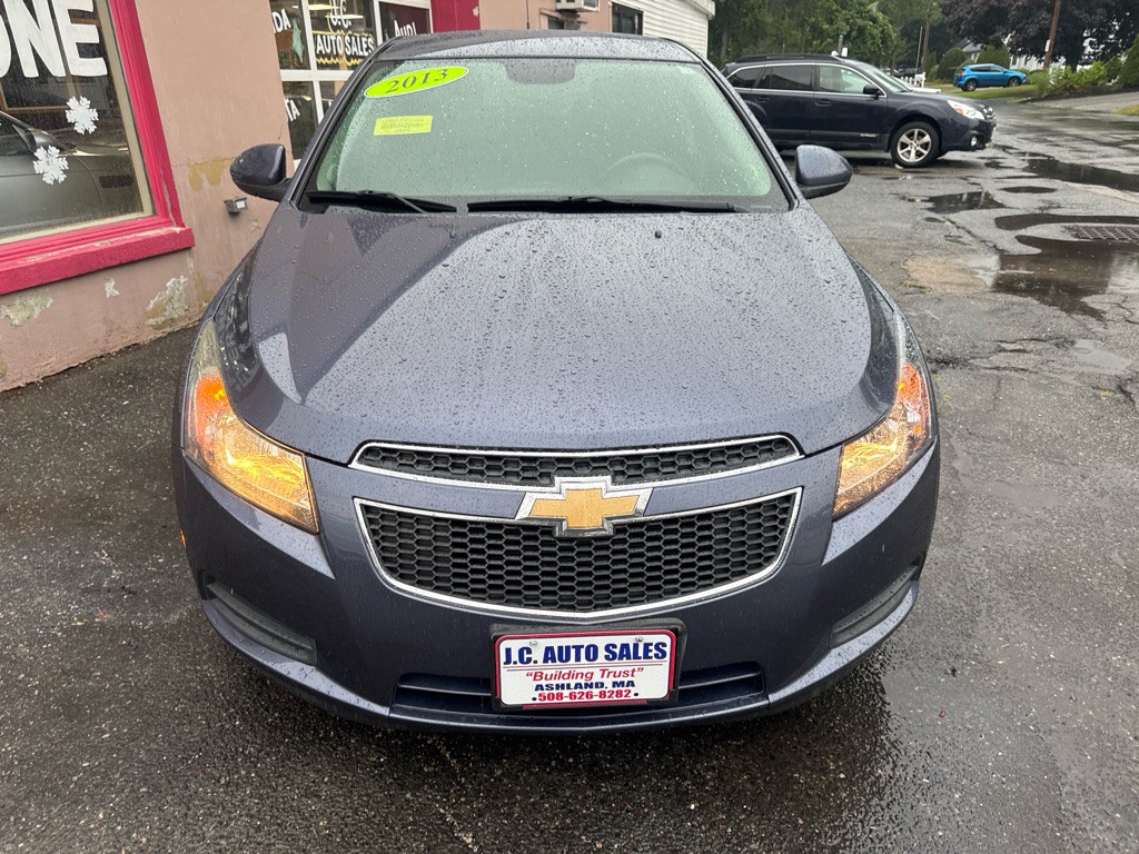 2013 Chevrolet Cruze Image 2