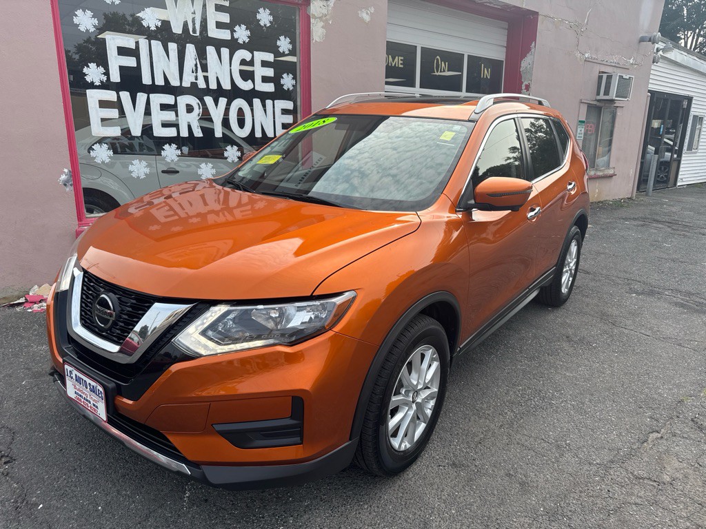 2018 Nissan Rogue Image 1