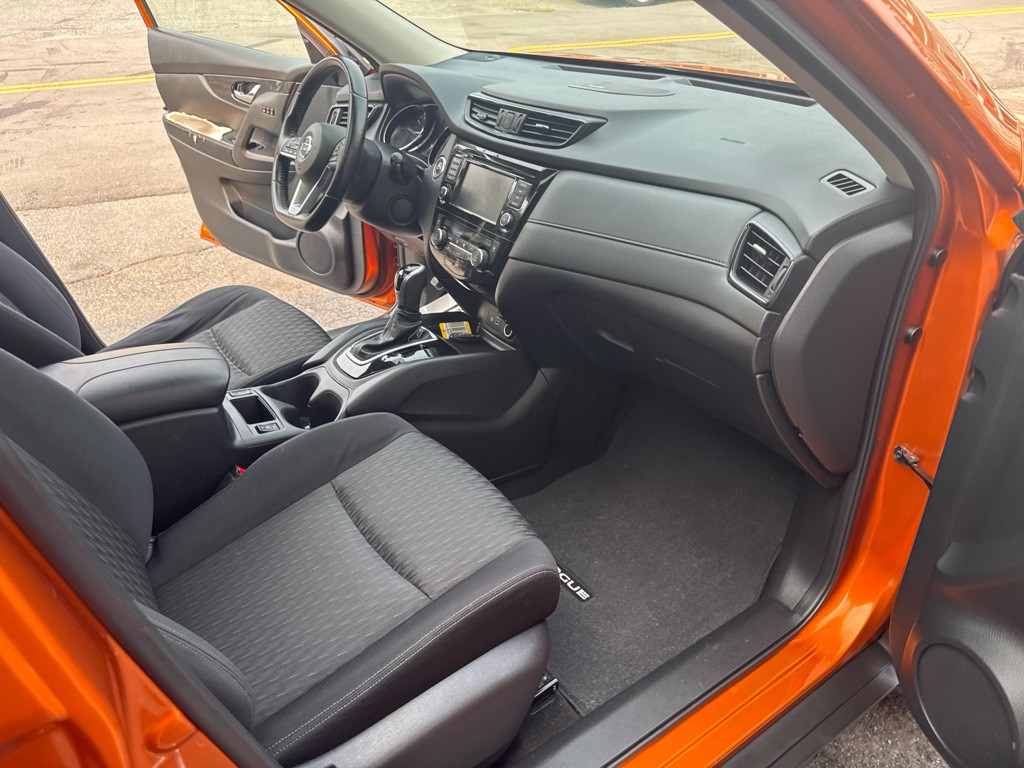 2018 Nissan Rogue Image 18