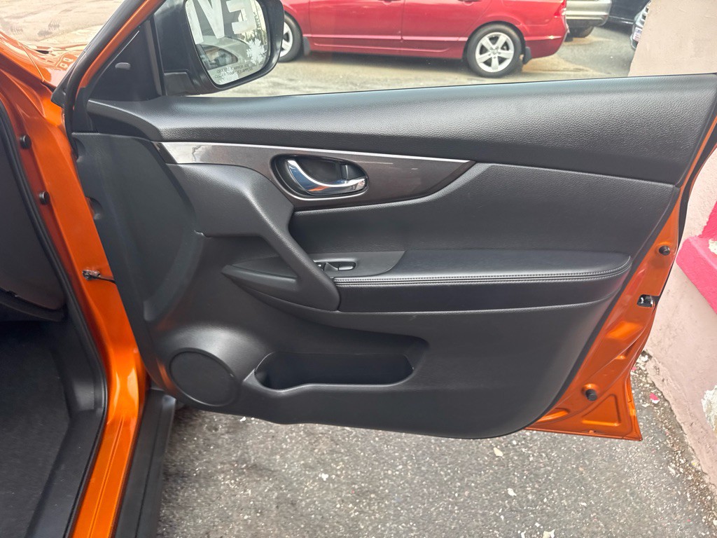 2018 Nissan Rogue Image 19