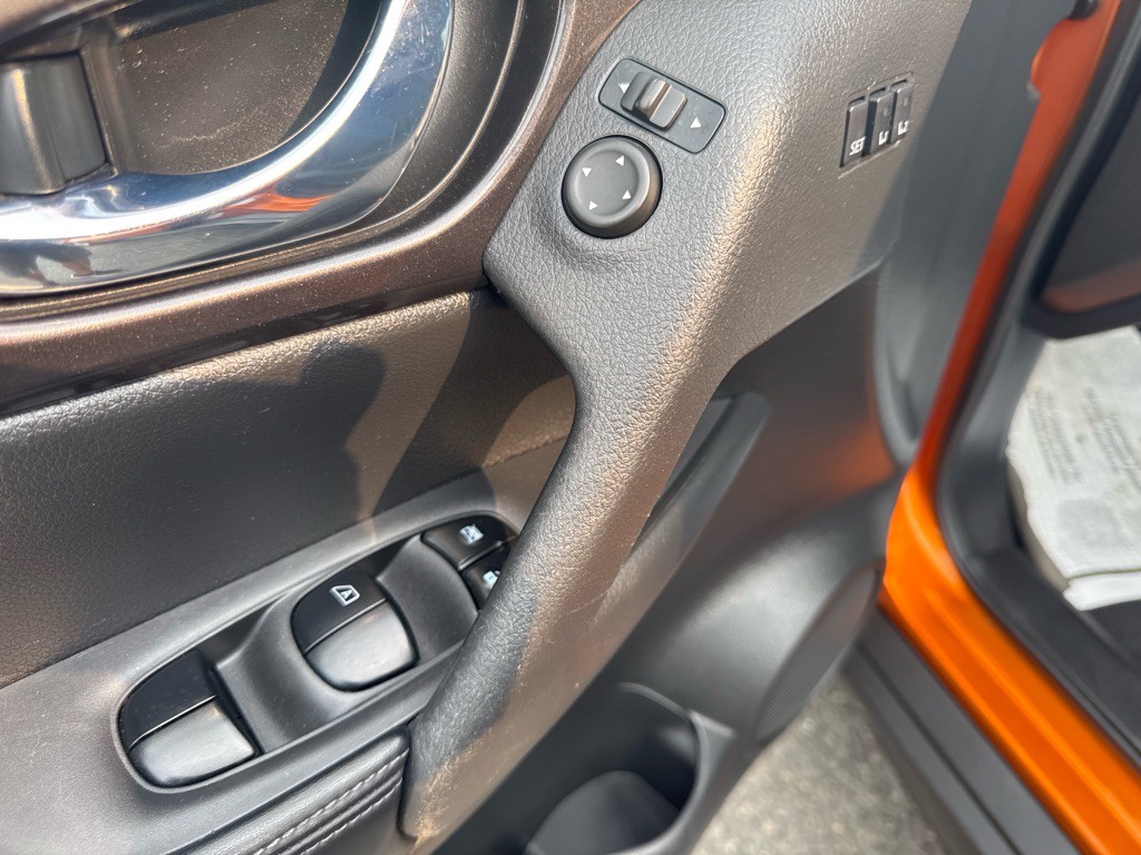 2018 Nissan Rogue Image 25