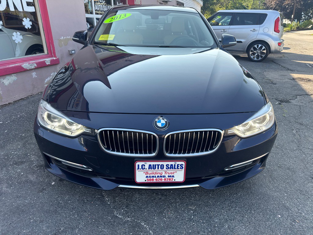 2013 BMW 3 Series Image 2