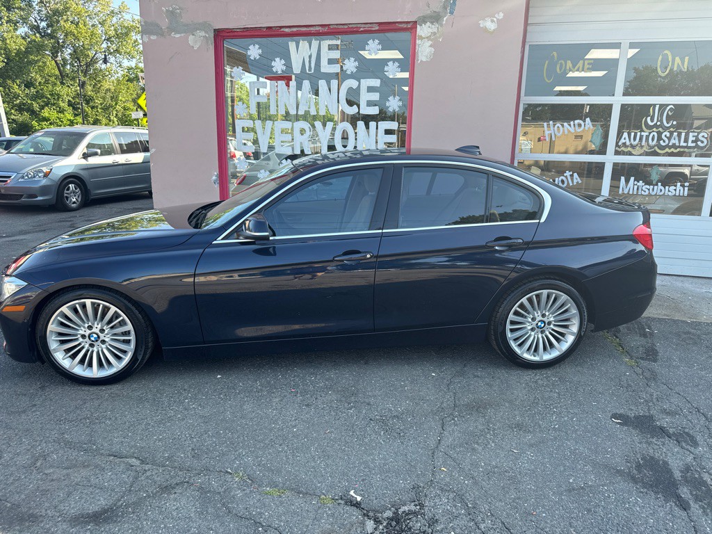2013 BMW 3 Series Image 7