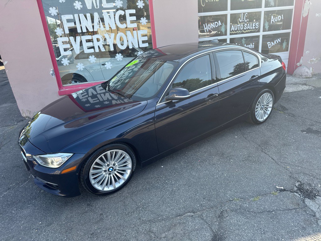 2013 BMW 3 Series Image 8