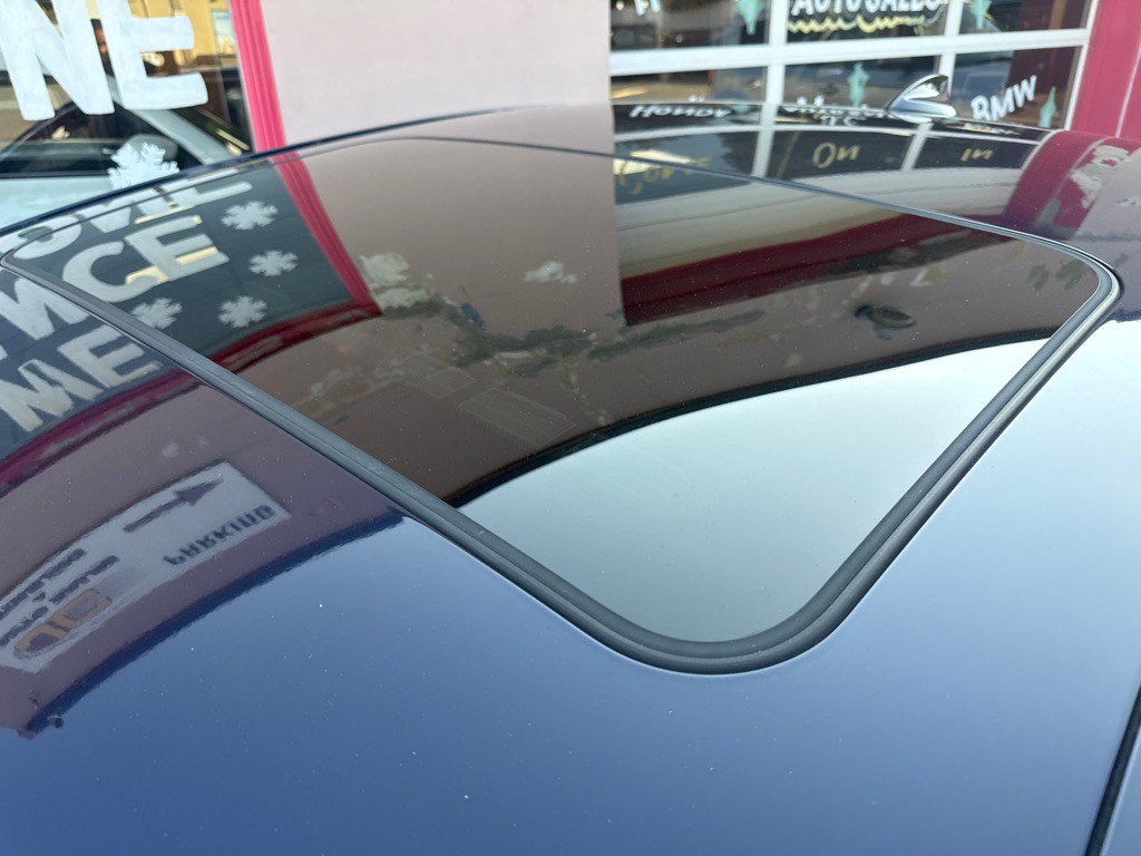2013 BMW 3 Series Image 9