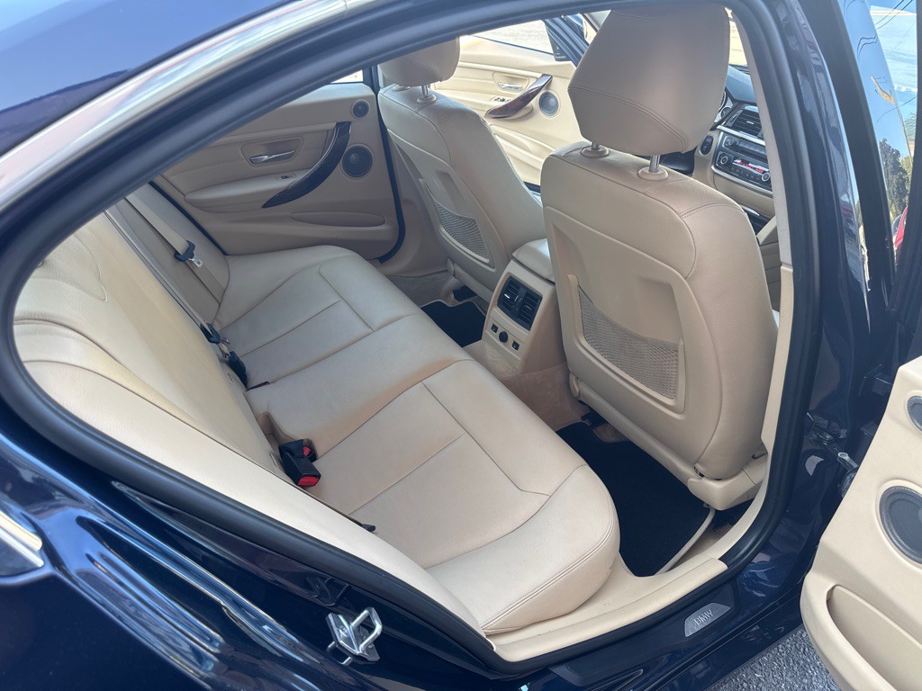 2013 BMW 3 Series Image 20