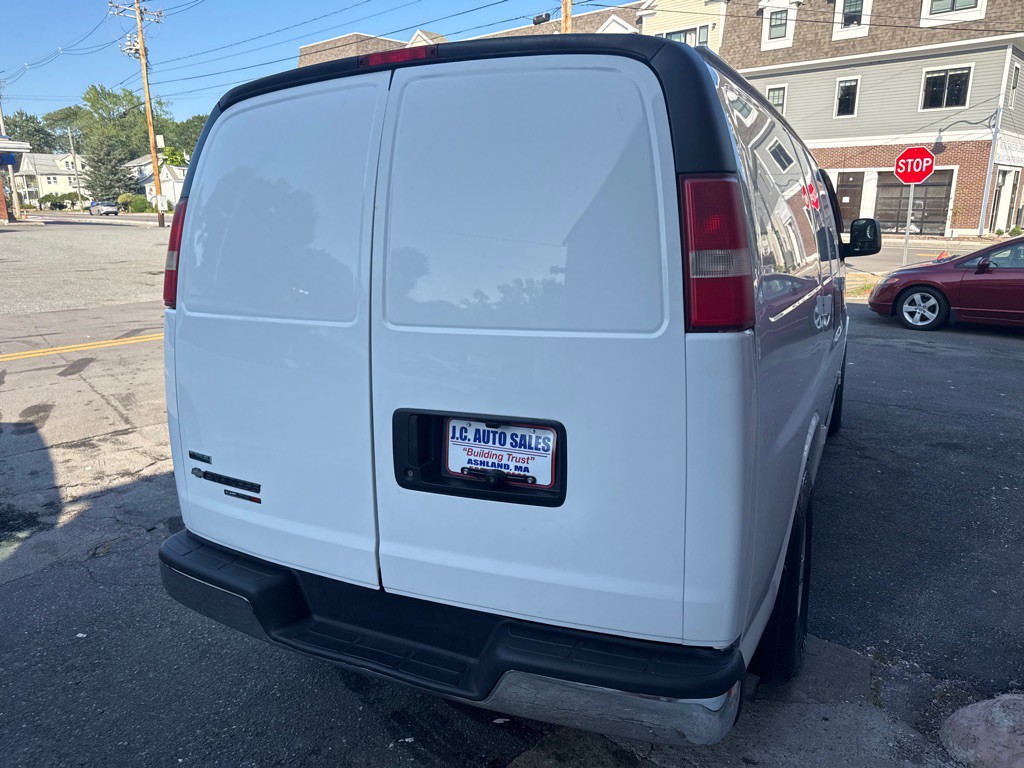2012 Chevrolet Express Image 4