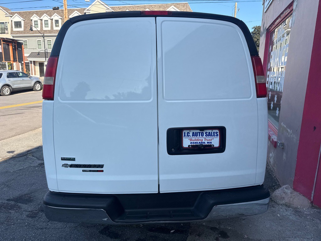 2012 Chevrolet Express Image 5