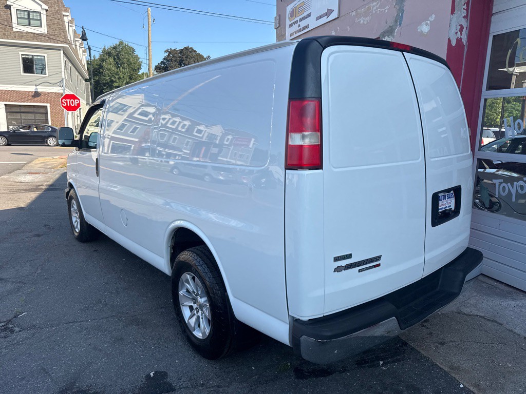 2012 Chevrolet Express Image 6