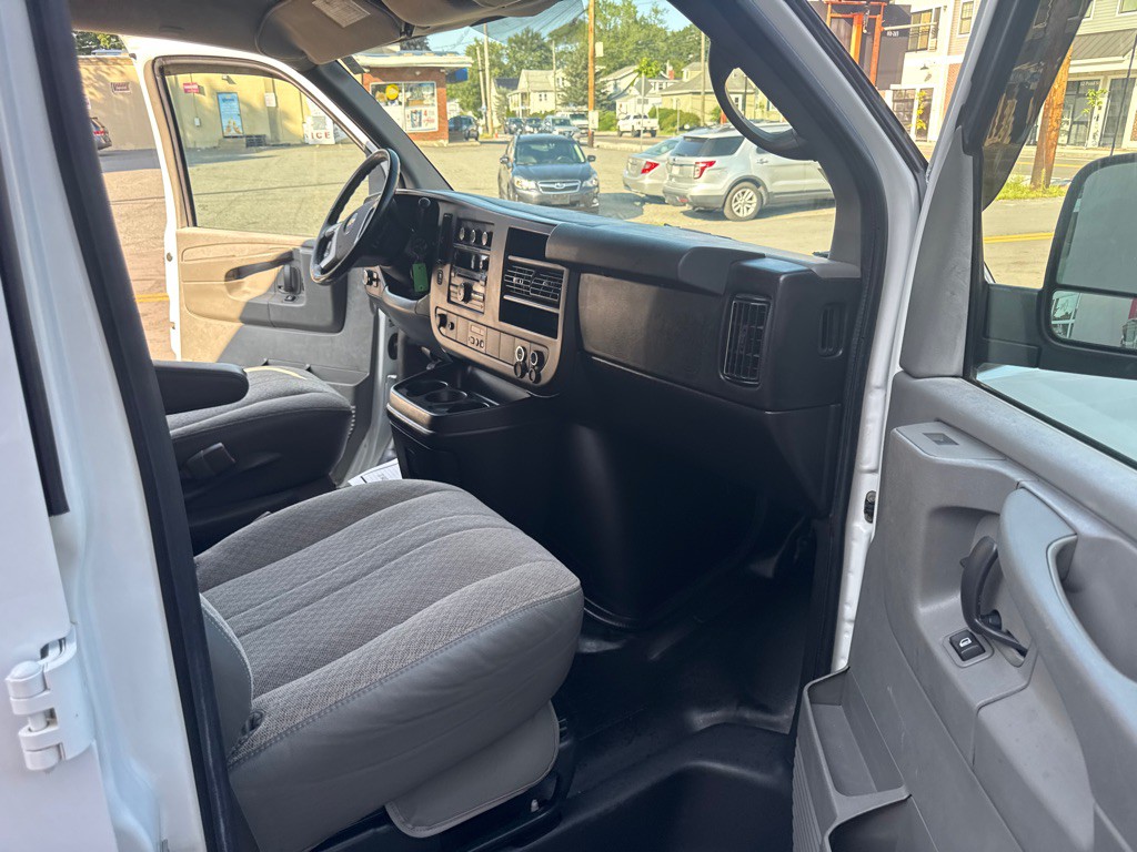 2012 Chevrolet Express Image 16