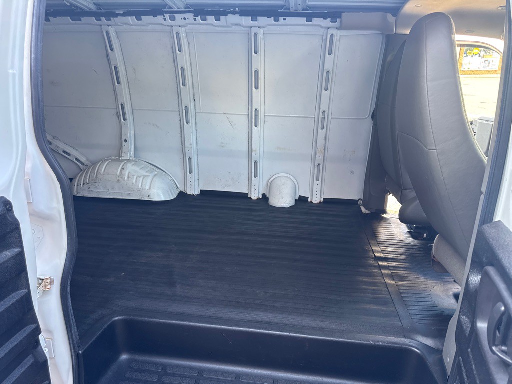 2012 Chevrolet Express Image 18