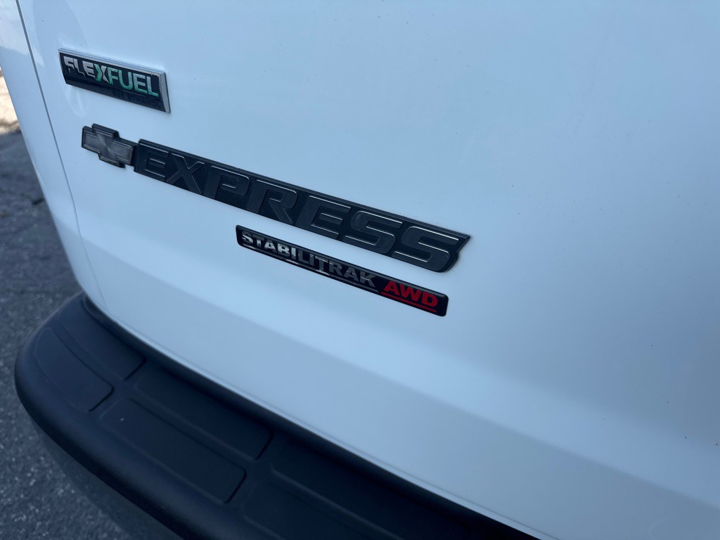2012 Chevrolet Express Image 19