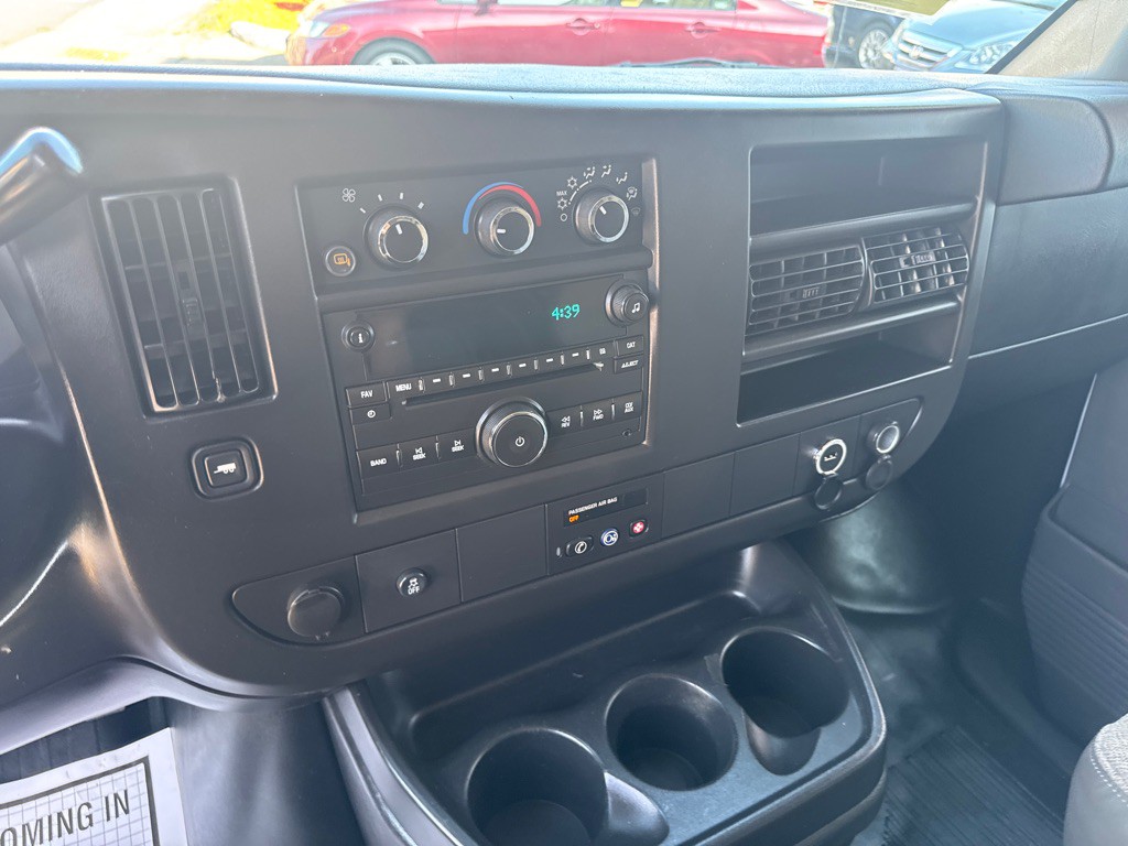 2012 Chevrolet Express Image 21