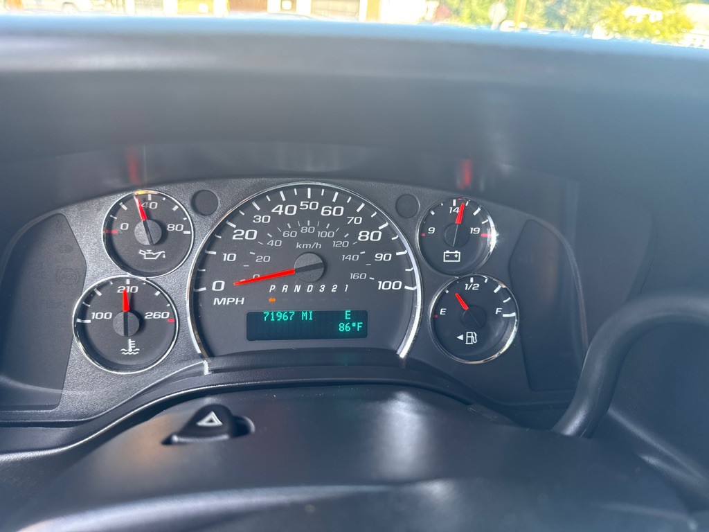 2012 Chevrolet Express Image 22