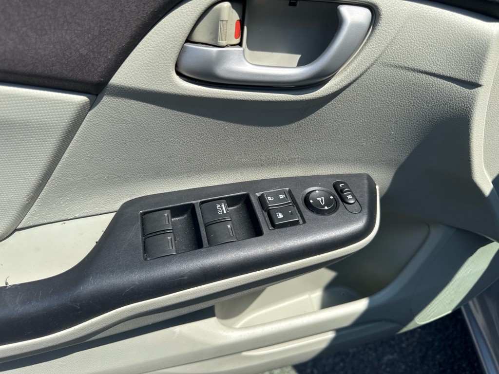 2012 Honda Civic Image 23